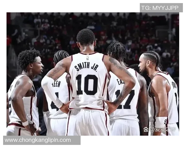 火箭队与76人队激战正酣球迷期待精彩对决与精彩瞬间