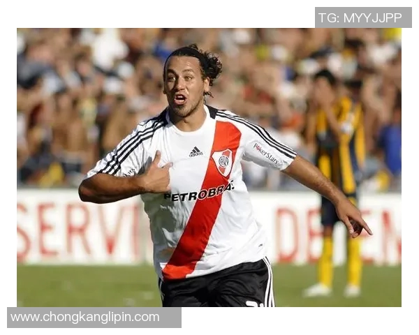 珊卡洛斯与格雷西亚的激烈对决揭示足球战术的新趋势与未来发展