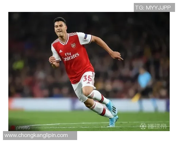 马丁内利的崛起之路:从青涩小将到足坛新星的奋斗历程 马丁内利的崛起之路:从青涩小将到足坛新星的奋斗历程